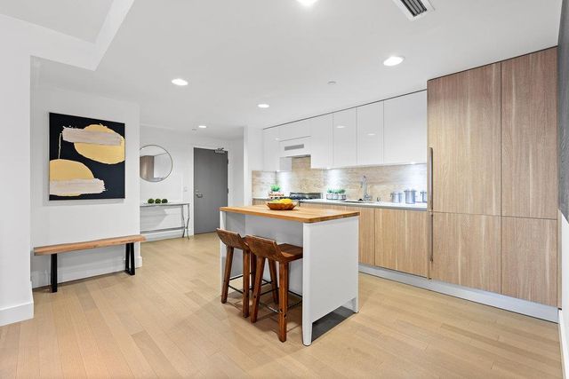 8 Buchanan Street 300, San Francisco, CA 94102