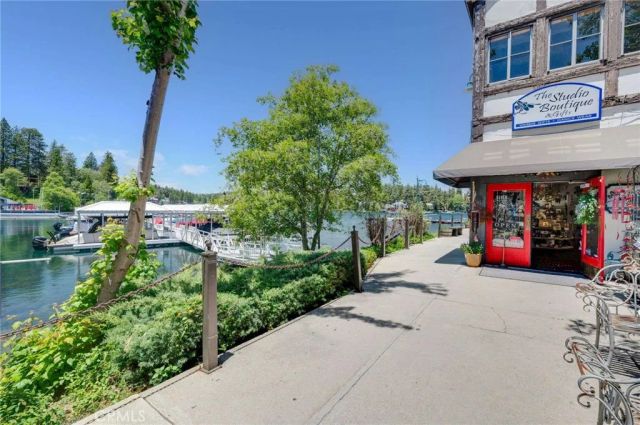 395 Primrose, Lake Arrowhead, CA 92352