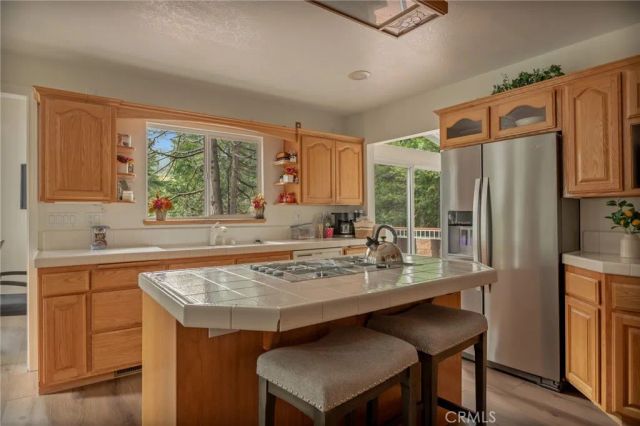 395 Primrose, Lake Arrowhead, CA 92352