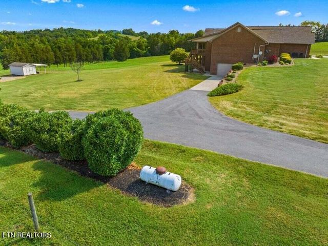 5704 Long Creek Rd, Morristown, TN 37813