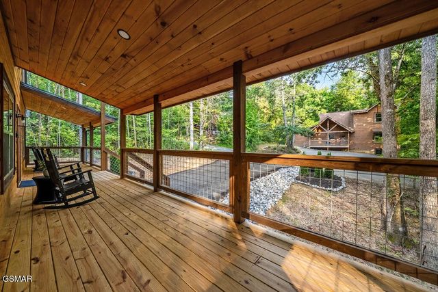 2320 Bogle Spring Loop, Sevierville, TN 37862