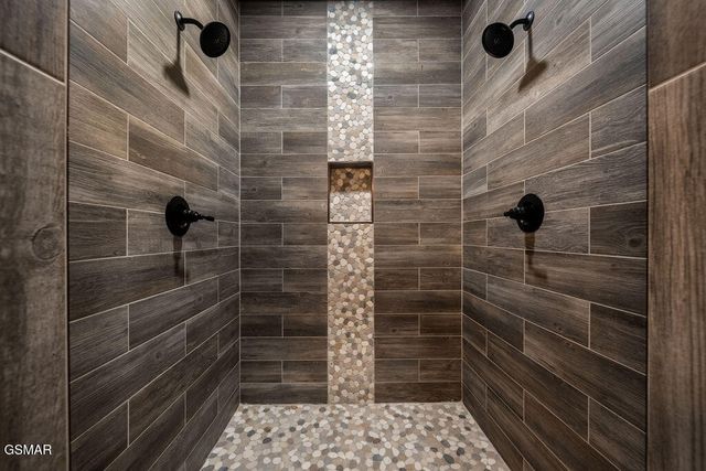 2320 Bogle Spring Loop, Sevierville, TN 37862