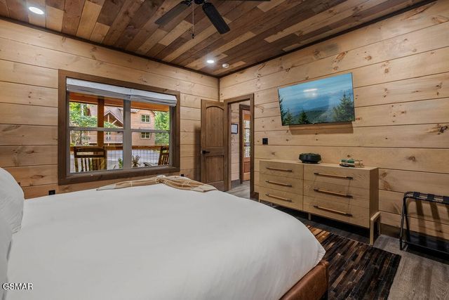 2320 Bogle Spring Loop, Sevierville, TN 37862