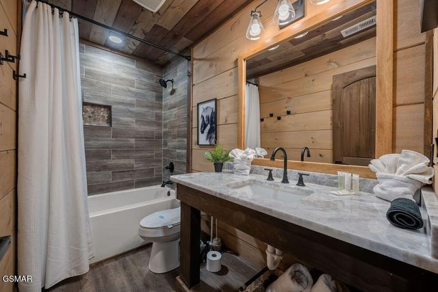 2320 Bogle Spring Loop, Sevierville, TN 37862