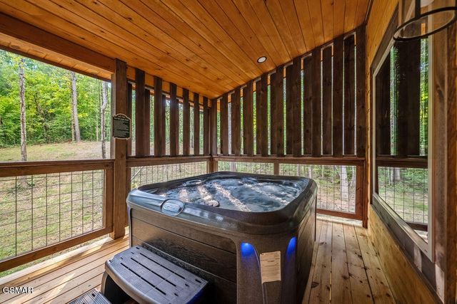 2320 Bogle Spring Loop, Sevierville, TN 37862