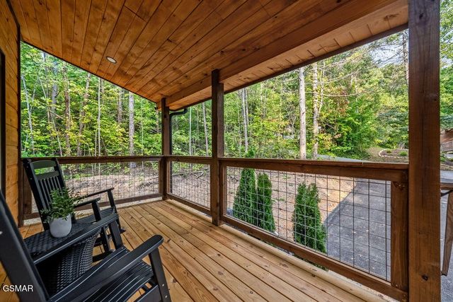 2320 Bogle Spring Loop, Sevierville, TN 37862