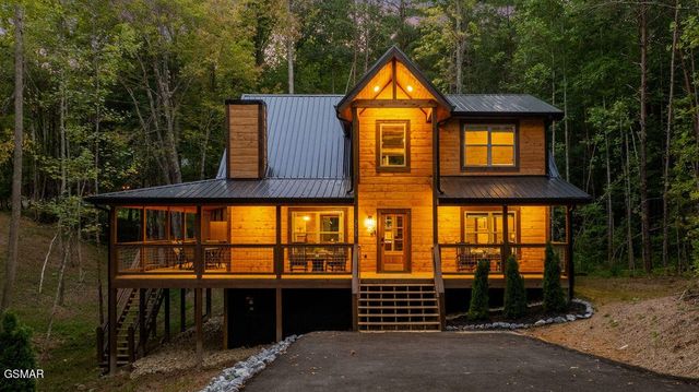 2320 Bogle Spring Loop, Sevierville, TN 37862