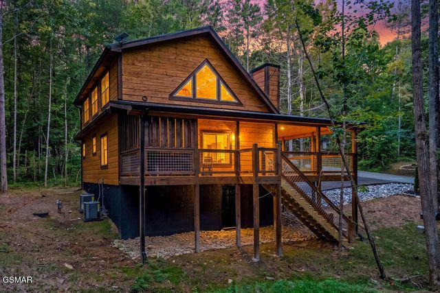 2320 Bogle Spring Loop, Sevierville, TN 37862
