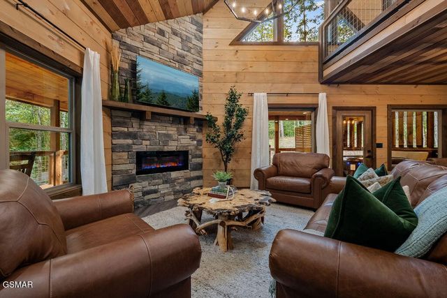 2320 Bogle Spring Loop, Sevierville, TN 37862