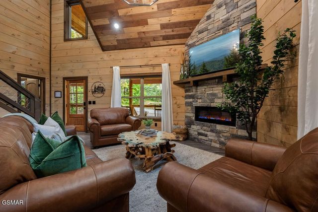 2320 Bogle Spring Loop, Sevierville, TN 37862