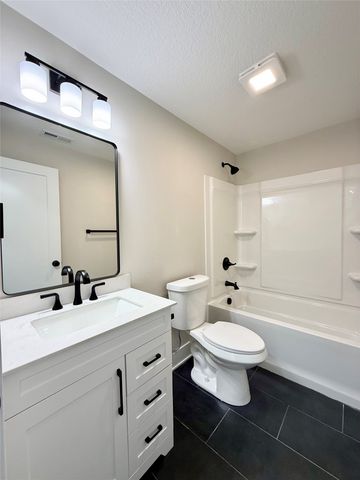 1930 Tuscany Drive SE, Altoona, IA 50009