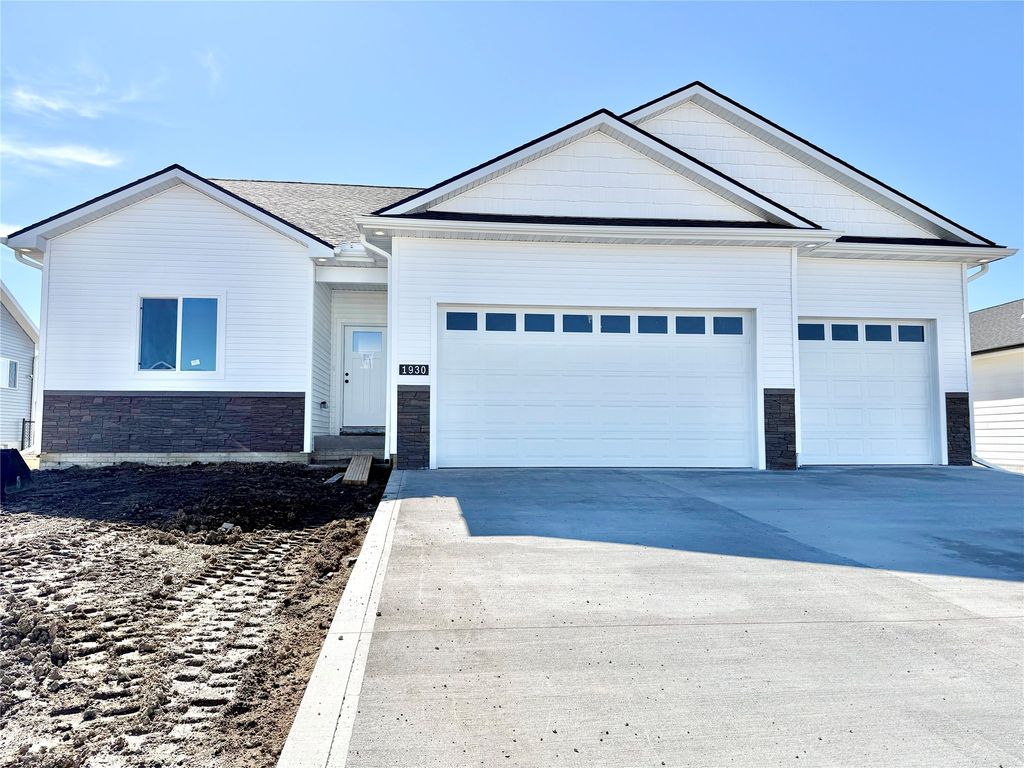 1930 Tuscany Drive SE, Altoona, IA 50009