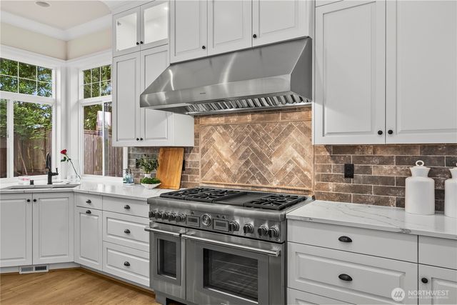 10223 NE 22nd Place, Bellevue, WA 98004