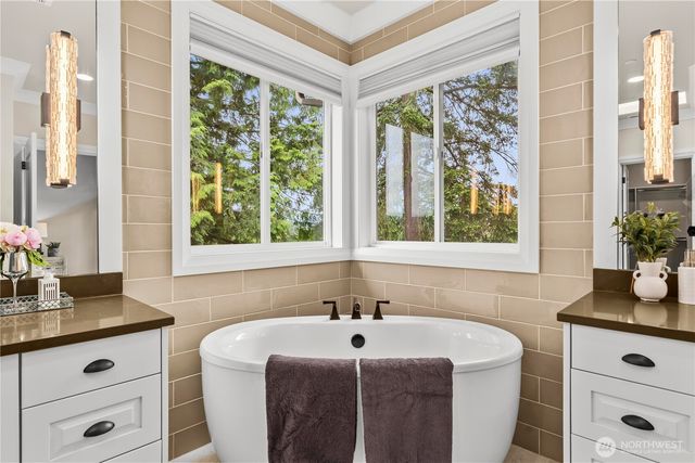 10223 NE 22nd Place, Bellevue, WA 98004