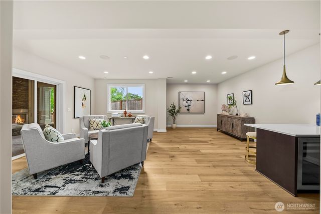 10223 NE 22nd Place, Bellevue, WA 98004