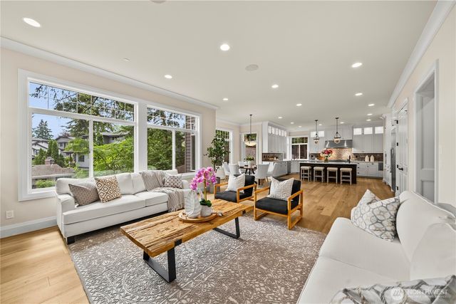 10223 NE 22nd Place, Bellevue, WA 98004