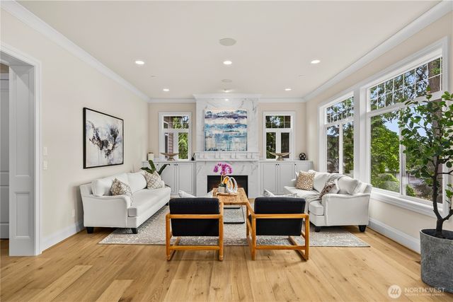 10223 NE 22nd Place, Bellevue, WA 98004