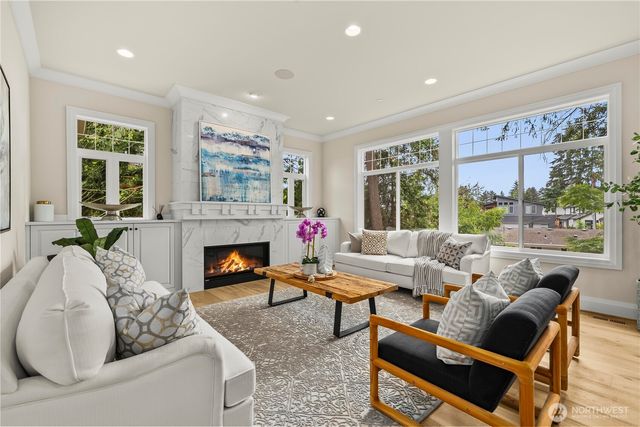10223 NE 22nd Place, Bellevue, WA 98004