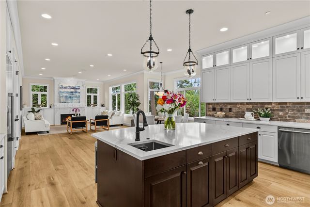 10223 NE 22nd Place, Bellevue, WA 98004