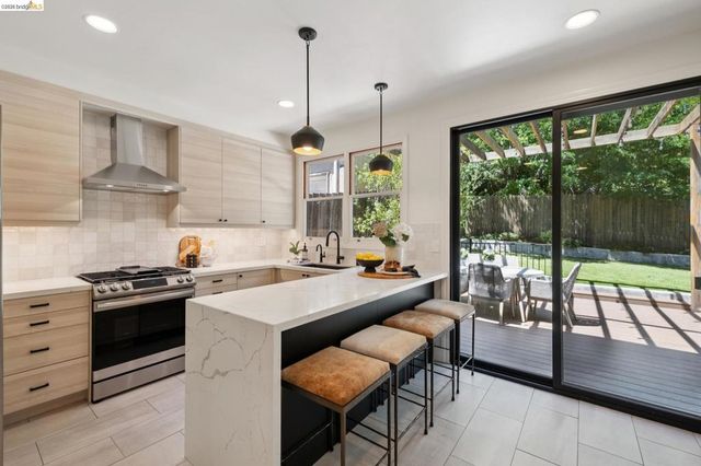 583 Mira Vista Ave, Oakland, CA 94610