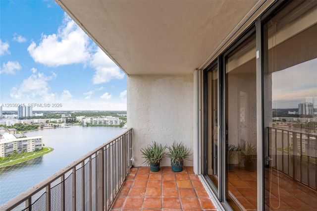 18151 NE 31st Ct PH205, Aventura, FL 33160
