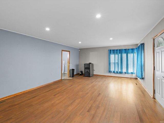 6207 S Augusta Vigo Street, Winslow, IN 47598