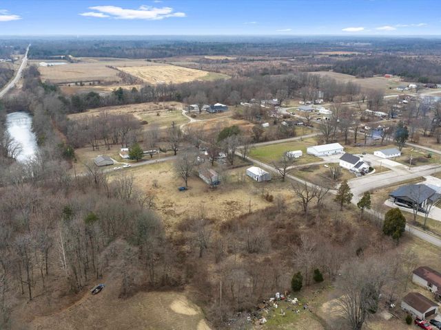 6207 S Augusta Vigo Street, Winslow, IN 47598