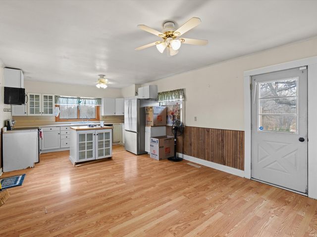 6207 S Augusta Vigo Street, Winslow, IN 47598