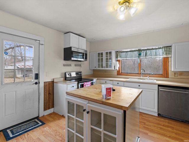 6207 S Augusta Vigo Street, Winslow, IN 47598