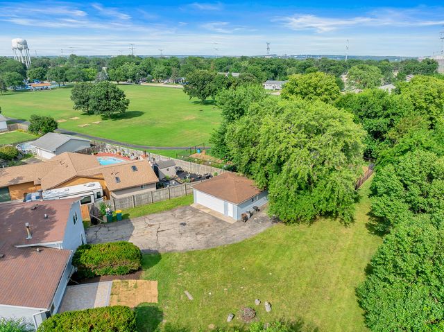 803 Oakton Avenue, Romeoville, IL 60446
