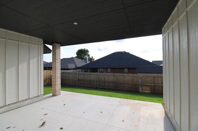 8421 Stonewood Drive, Oklahoma City, OK 73135