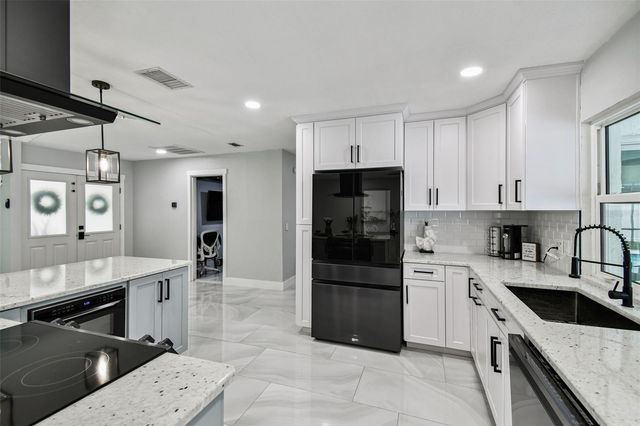 3 BOOTH BOULEVARD, Safety Harbor, FL 34695