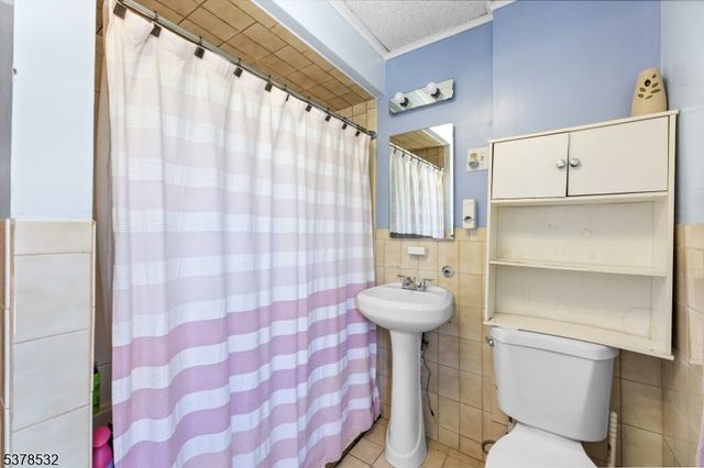 275 E 7th St, Clifton City, NJ 07011
