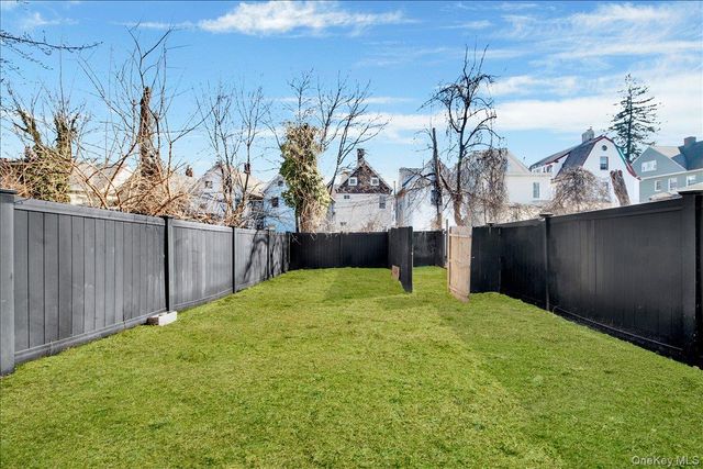 37 S 8th Avenue, Mount Vernon, NY 10550