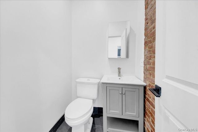 37 S 8th Avenue, Mount Vernon, NY 10550