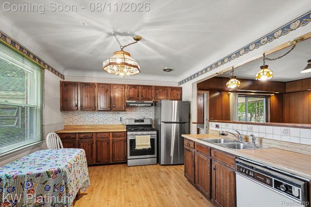 33200 Edgegrove, Fraser, MI 48026