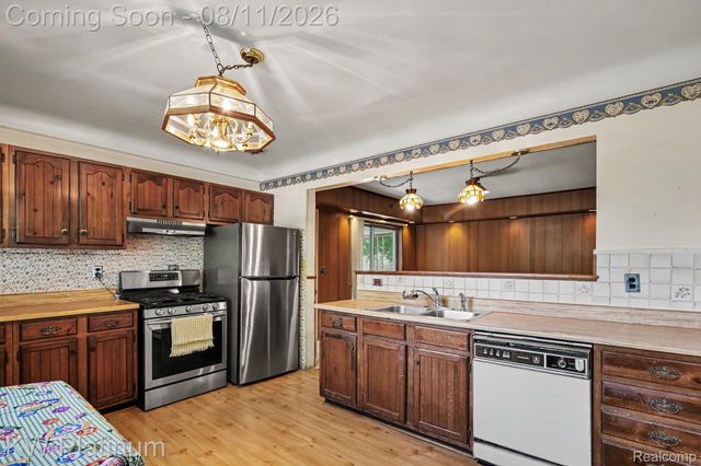 33200 Edgegrove, Fraser, MI 48026