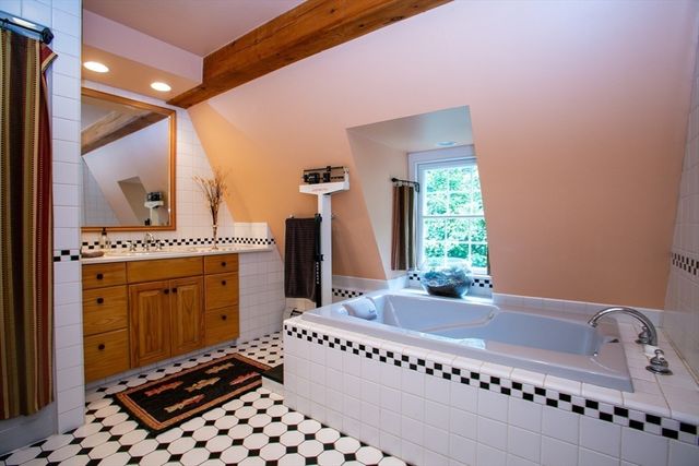 36 Laurel Hill Dr, Leverett, MA 01054