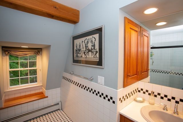 36 Laurel Hill Dr, Leverett, MA 01054