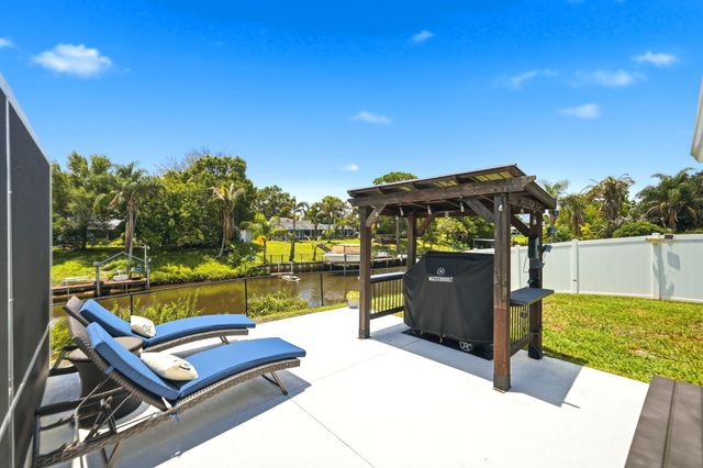 186 NE Dominican Terrace, Port St Lucie, FL 34983