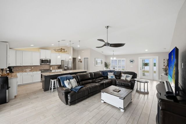 186 NE Dominican Terrace, Port St Lucie, FL 34983