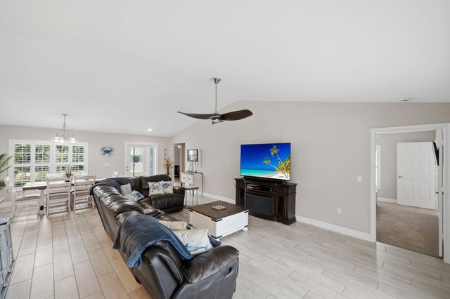 186 NE Dominican Terrace, Port St Lucie, FL 34983