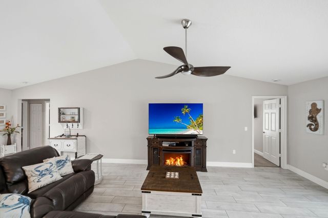 186 NE Dominican Terrace, Port St Lucie, FL 34983