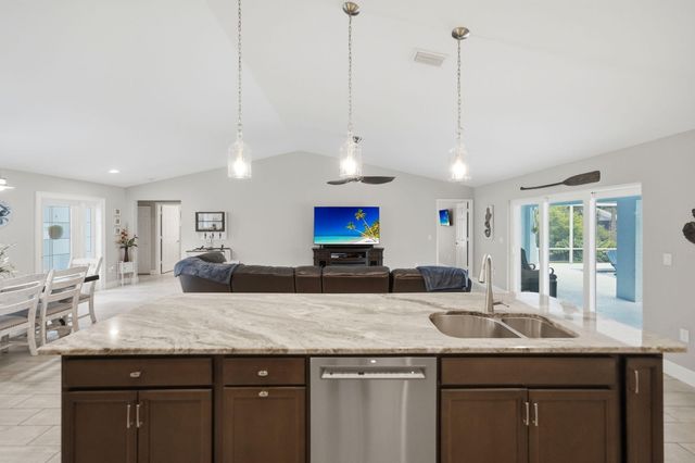186 NE Dominican Terrace, Port St Lucie, FL 34983