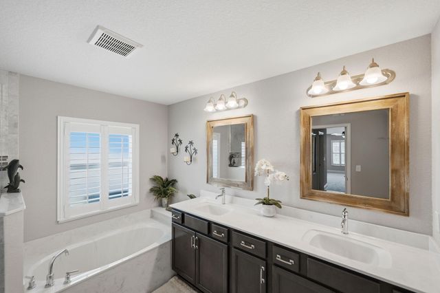 186 NE Dominican Terrace, Port St Lucie, FL 34983