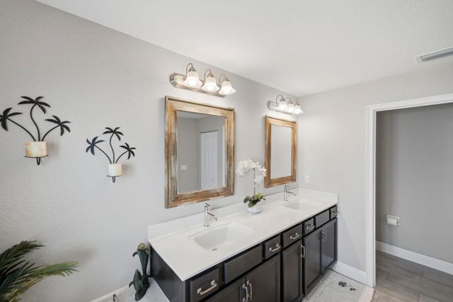 186 NE Dominican Terrace, Port St Lucie, FL 34983