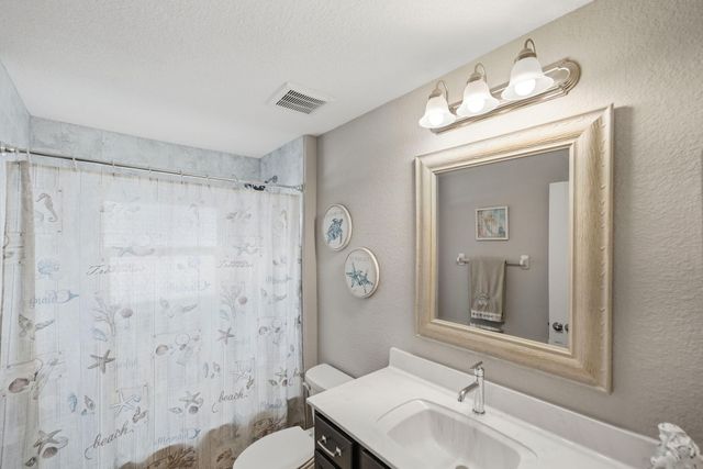 186 NE Dominican Terrace, Port St Lucie, FL 34983
