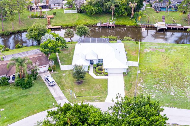 186 NE Dominican Terrace, Port St Lucie, FL 34983