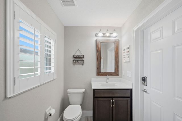 186 NE Dominican Terrace, Port St Lucie, FL 34983