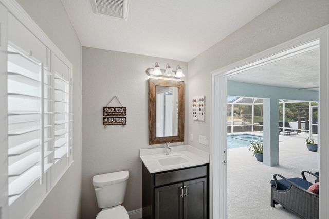 186 NE Dominican Terrace, Port St Lucie, FL 34983